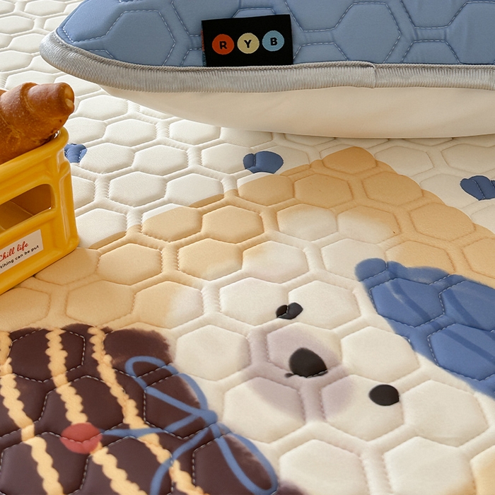 91家纺网 家纺一手货源 找家纺 RYB红黄兰 2026新款ins设计师原创款大版冰皮凉感水洗乳胶加厚6mm凉席三件套 波点熊仔