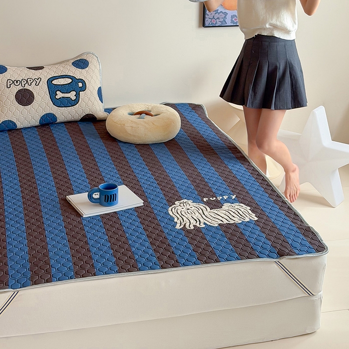 91家纺网 家纺一手货源 找家纺 RYB红黄兰 2026新款ins设计师原创款大版冰皮凉感水洗乳胶加厚6mm凉席三件套 蓝条哈吉米