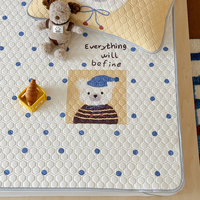 91家纺网 家纺一手货源 找家纺 RYB红黄兰 2026新款ins设计师原创款大版冰皮凉感水洗乳胶加厚6mm凉席三件套 波点熊仔