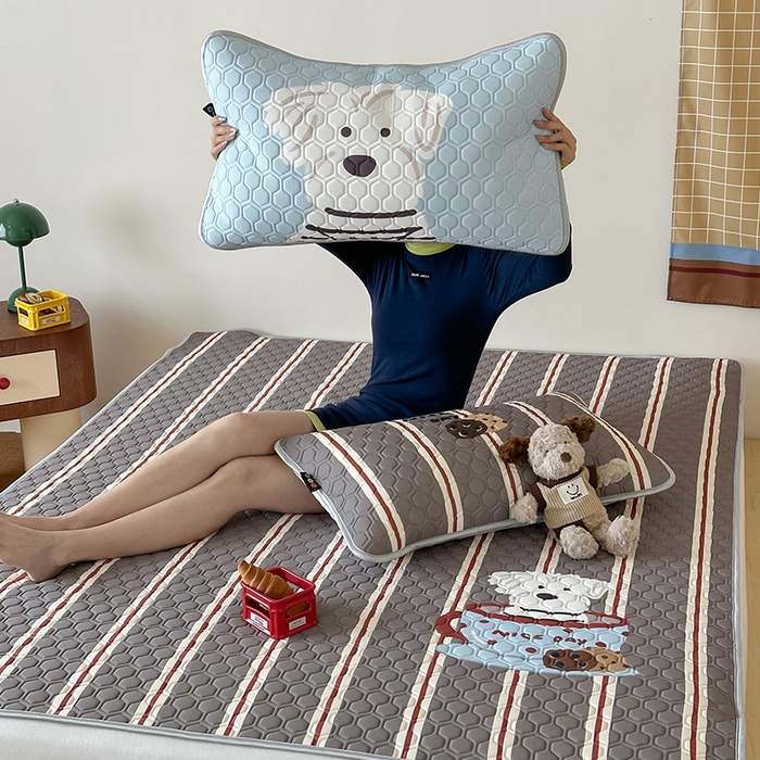 91家纺网 家纺一手货源 找家纺 RYB红黄兰 2026新款ins设计师原创款大版冰皮凉感水洗乳胶加厚6mm凉席三件套 咖啡西高地