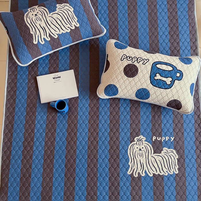 91家纺网 家纺一手货源 找家纺 RYB红黄兰 2026新款ins设计师原创款大版冰皮凉感水洗乳胶加厚6mm凉席三件套 蓝条哈吉米