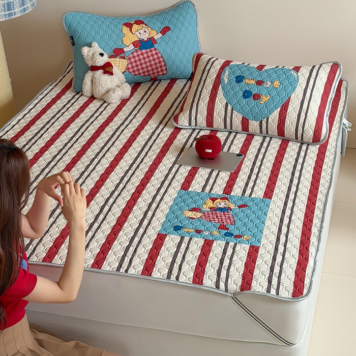 91家纺网 家纺一手货源 找家纺 RYB红黄兰 2026新款ins设计师原创款大版冰皮凉感水洗乳胶加厚6mm凉席三件套 萝莉心心