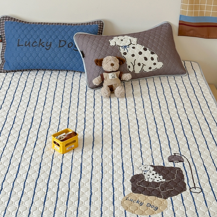 91家纺网 家纺一手货源 找家纺 RYB红黄兰 2026新款ins设计师原创款大版冰皮凉感水洗乳胶加厚6mm凉席三件套 沙发小狗