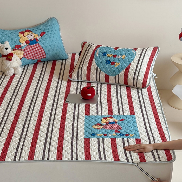 91家纺网 家纺一手货源 找家纺 RYB红黄兰 2026新款ins设计师原创款大版冰皮凉感水洗乳胶加厚6mm凉席三件套 萝莉心心