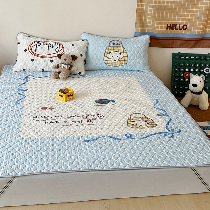 91家纺网 家纺一手货源 找家纺 RYB红黄兰 2026新款ins设计师原创款大版冰皮凉感水洗乳胶加厚6mm凉席三件套 狗狗日记