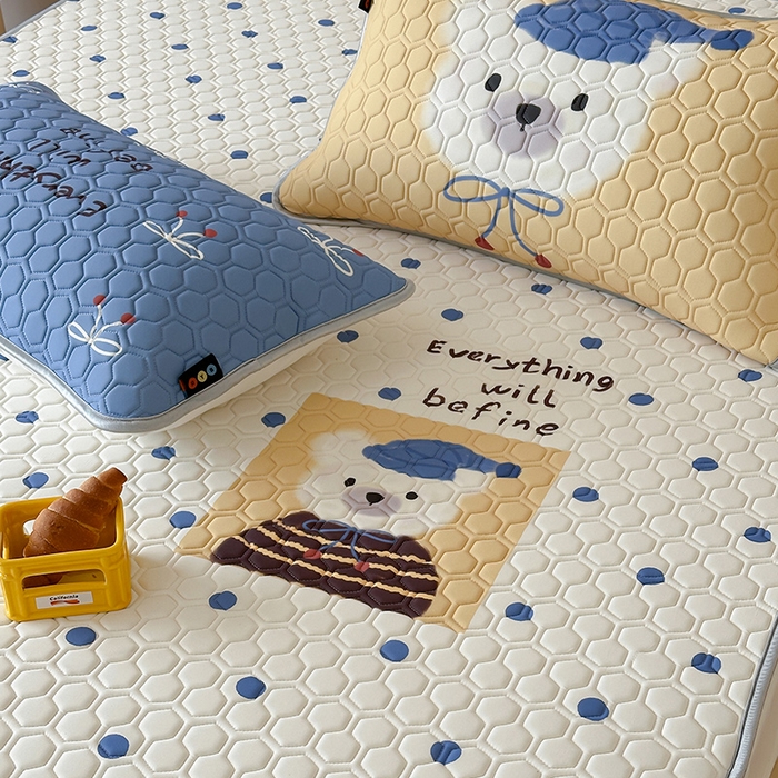 91家纺网 家纺一手货源 找家纺 RYB红黄兰 2026新款ins设计师原创款大版冰皮凉感水洗乳胶加厚6mm凉席三件套 波点熊仔