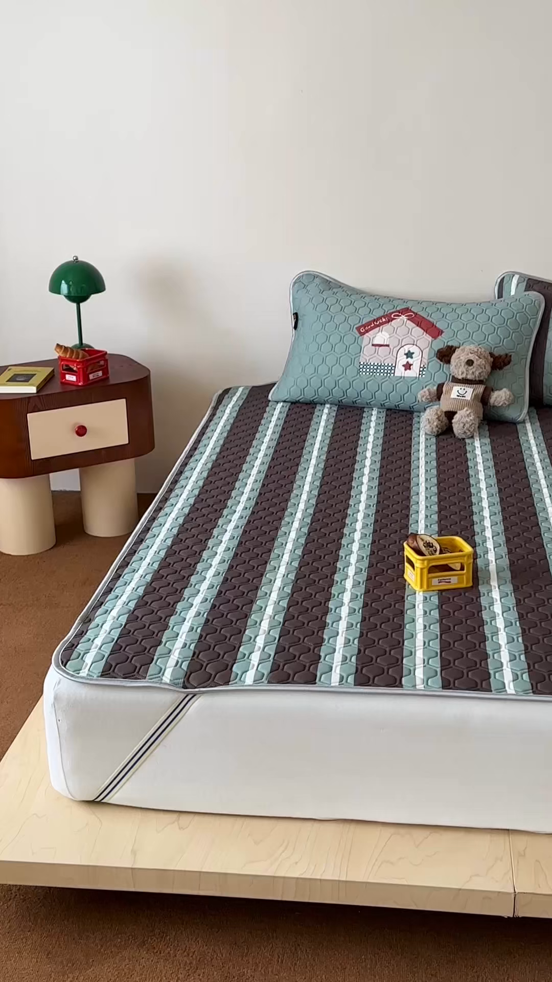 91家纺网 家纺一手货源 找家纺 RYB红黄兰 2026新款ins设计师原创款大版冰皮凉感水洗乳胶加厚6mm凉席三件套 泰迪小窝