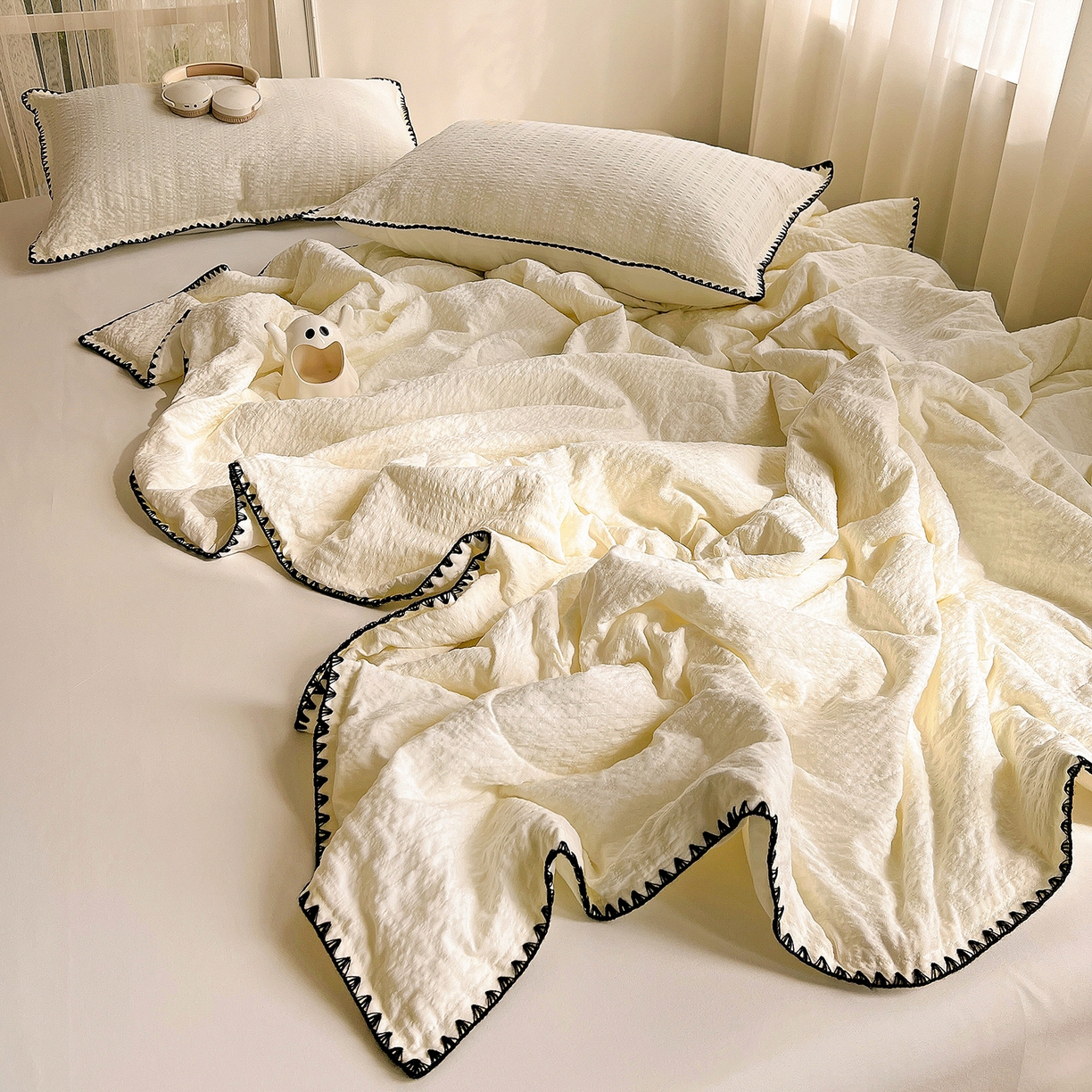 91家纺网 家纺一手货源 找家纺 优佳优品 2026新款泡泡纱三角针夏被四件套--纯色系列 杏仁白