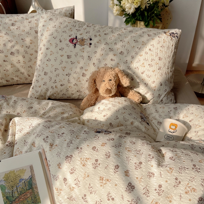 91家纺网 家纺一手货源 找家纺 贝扬思家纺 2026新款高品质A类泡芙纱普通款四件套-110g-(软软糯糯小红书推荐~) 花间娃娃絮