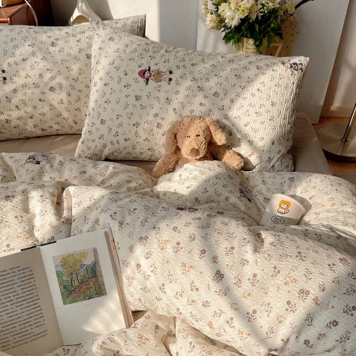 91家纺网 家纺一手货源 找家纺 贝扬思家纺 2026新款高品质A类泡芙纱普通款四件套-110g-(软软糯糯小红书推荐~) 花间娃娃絮