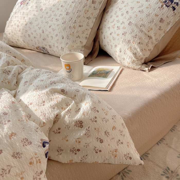 91家纺网 家纺一手货源 找家纺 贝扬思家纺 2026新款高品质A类泡芙纱普通款四件套-110g-(软软糯糯小红书推荐~) 花间娃娃絮