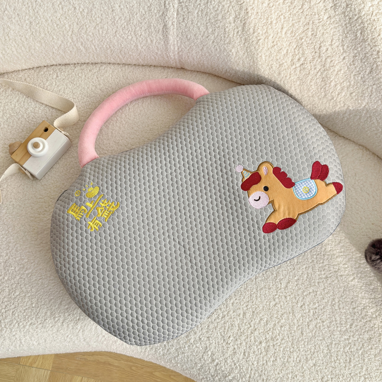 91家纺网 家纺一手货源 找家纺 诺可 2026新款凉感猫肚枕记忆枕枕头枕芯-马上有钱 马上有钱-灰色