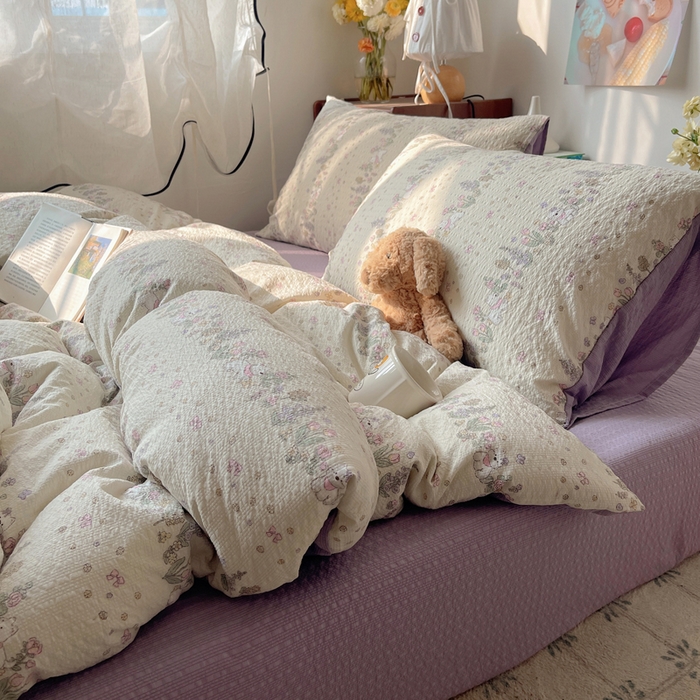 91家纺网 家纺一手货源 找家纺 贝扬思家纺 2026新款高品质A类泡芙纱普通款四件套-110g-(软软糯糯小红书推荐~) 花径小狗团