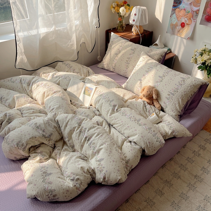 91家纺网 家纺一手货源 找家纺 贝扬思家纺 2026新款高品质A类泡芙纱普通款四件套-110g-(软软糯糯小红书推荐~) 花径小狗团