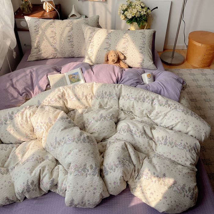 91家纺网 家纺一手货源 找家纺 贝扬思家纺 2026新款高品质A类泡芙纱普通款四件套-110g-(软软糯糯小红书推荐~) 花径小狗团