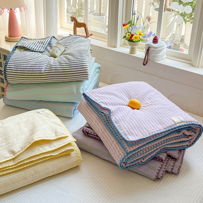 91家纺网 家纺一手货源 找家纺 鑫利来家纺 2026新款日系多巴胺皱皱纱贝壳绣夏被夏凉被空调被 组合图仅供展示-不可下单