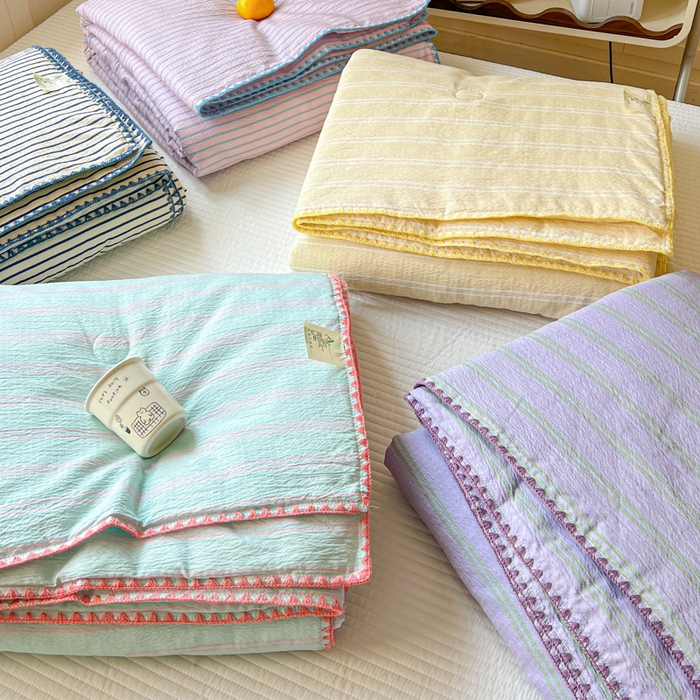 91家纺网 家纺一手货源 找家纺 鑫利来家纺 2026新款日系多巴胺皱皱纱贝壳绣夏被夏凉被空调被 组合图仅供展示-不可下单