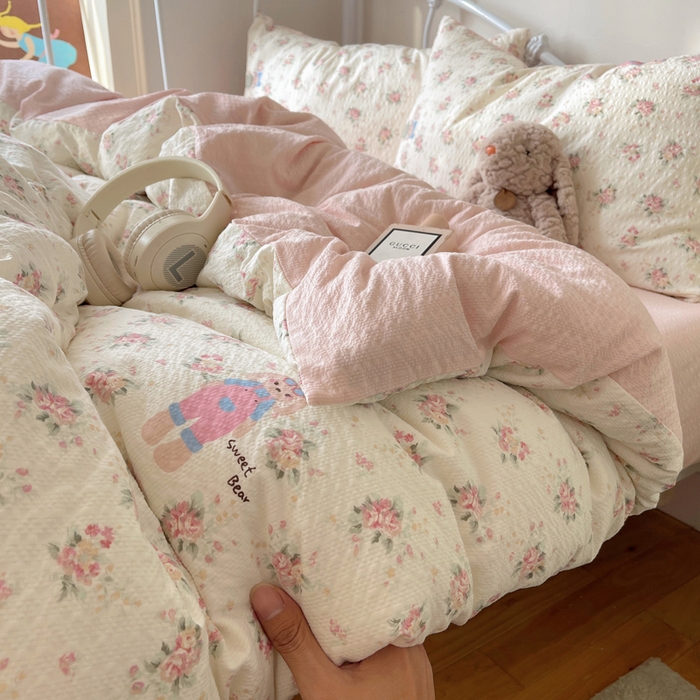 91家纺网 家纺一手货源 找家纺 贝扬思家纺 2026新款高品质A类泡芙纱普通款四件套-110g-(软软糯糯小红书推荐~) 甜卷兔兔