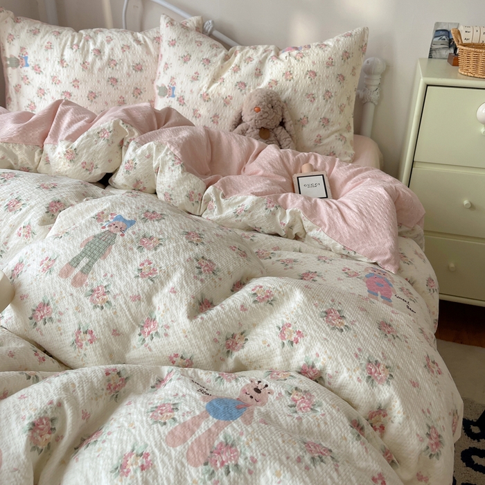 91家纺网 家纺一手货源 找家纺 贝扬思家纺 2026新款高品质A类泡芙纱普通款四件套-110g-(软软糯糯小红书推荐~) 甜卷兔兔