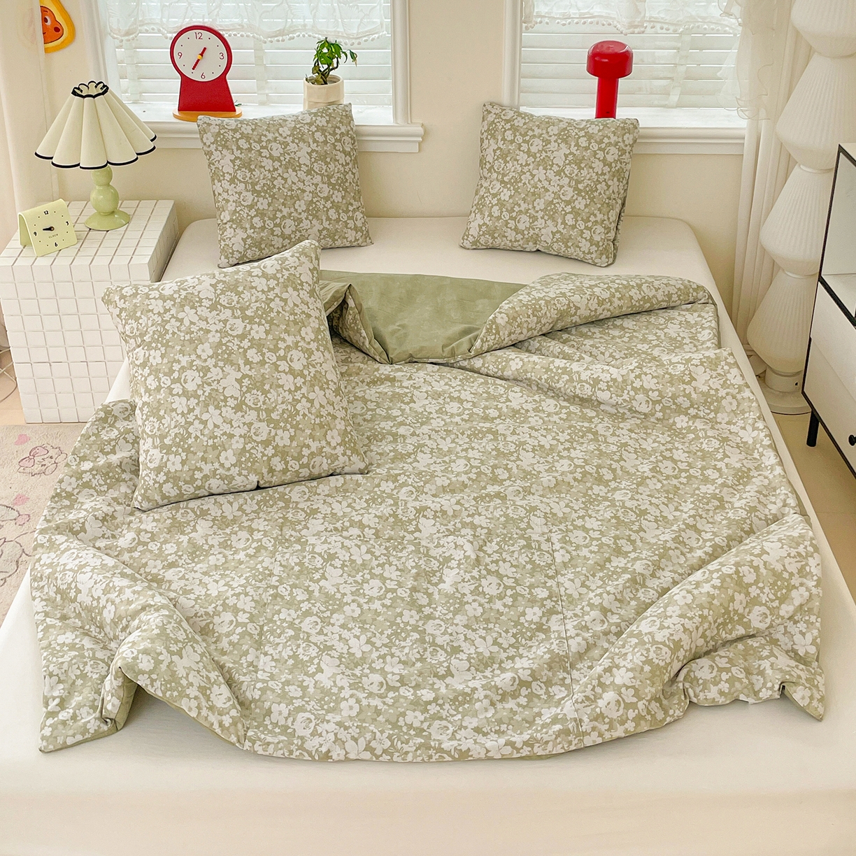 91家纺网 家纺一手货源 找家纺 多米 2023新款水晶绒毛巾特种绣花抱枕被 刺绣款-子母猫