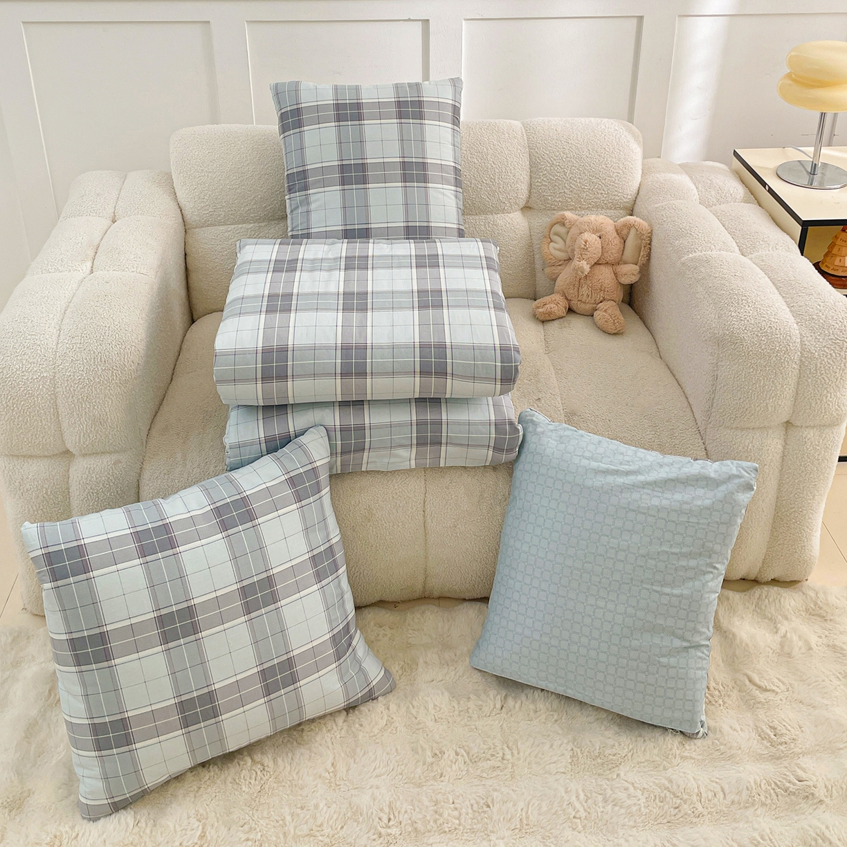 91家纺网 家纺一手货源 找家纺 多米家居 2026新款口袋印花抱枕被单品 格韵-蓝