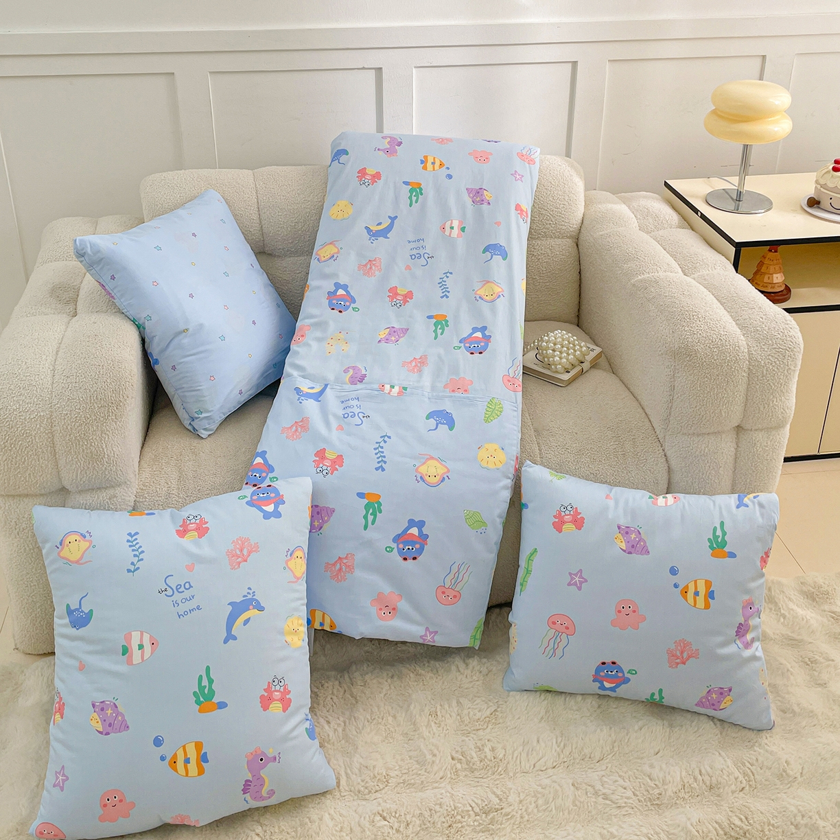 91家纺网 家纺一手货源 找家纺 多米家居 2026新款口袋印花抱枕被单品 海底世界