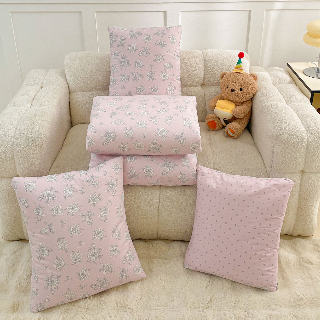 91家纺网 家纺一手货源 找家纺 多米家居 2026新款口袋印花抱枕被单品 花又开-粉