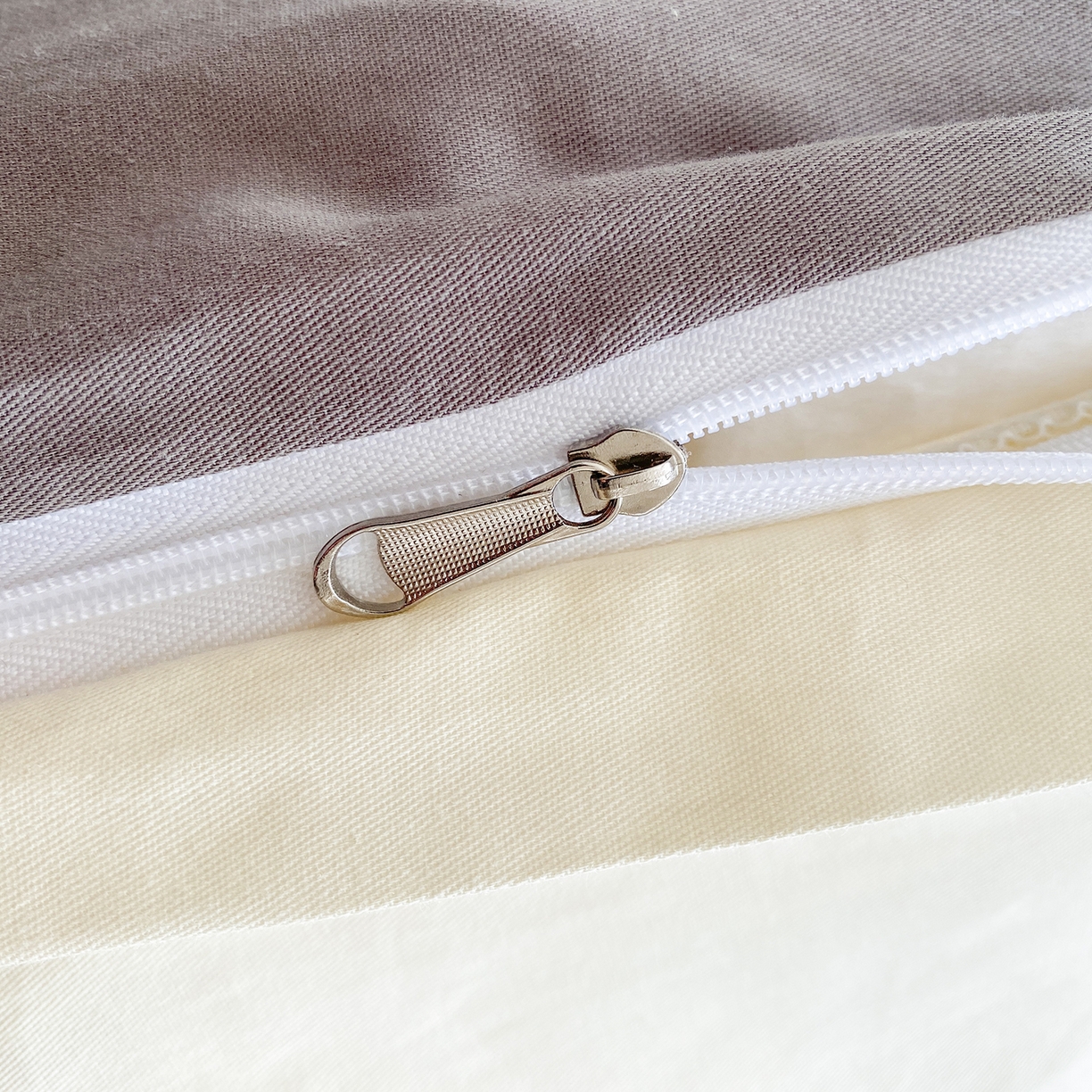 91家纺网 家纺一手货源 找家纺 蓝梦 2026新款全棉水洗棉布标四件套 奶白+时尚灰