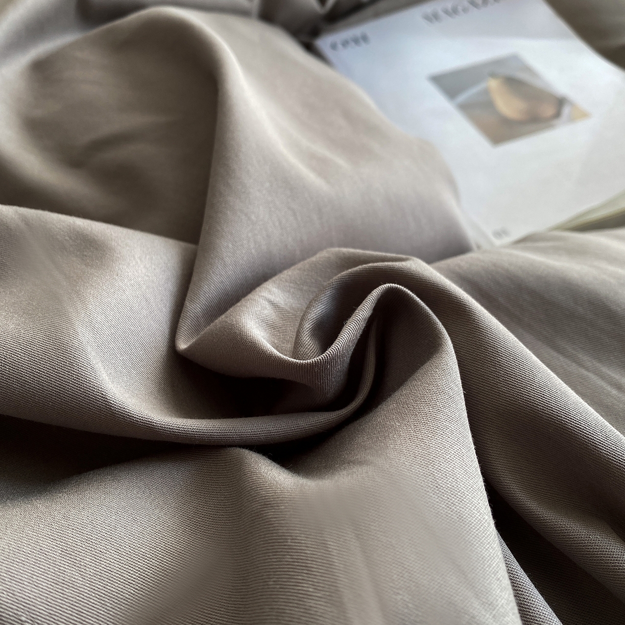 91家纺网 家纺一手货源 找家纺 蓝梦 2026新款全棉水洗棉布标四件套 时尚灰 套版