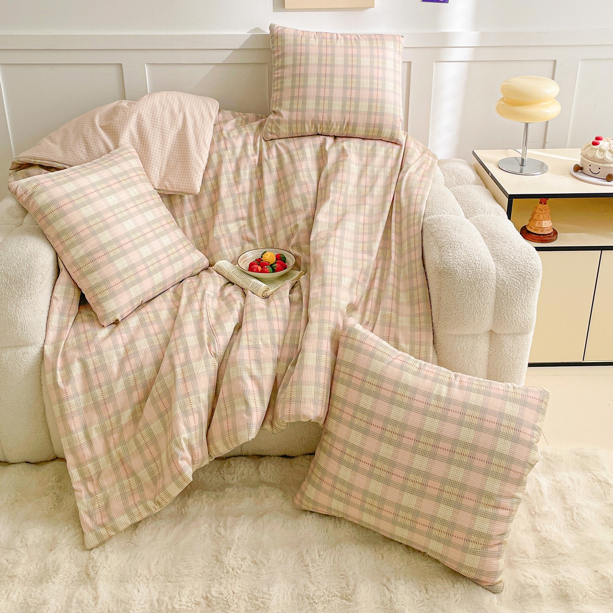 91家纺网 家纺一手货源 找家纺 多米家居 2026新款口袋印花抱枕被单品 千鸟格