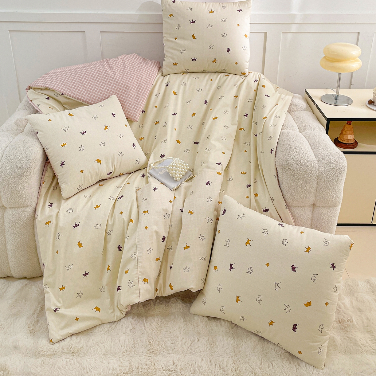 91家纺网 家纺一手货源 找家纺 多米家居 2026新款口袋印花抱枕被单品 小皇冠