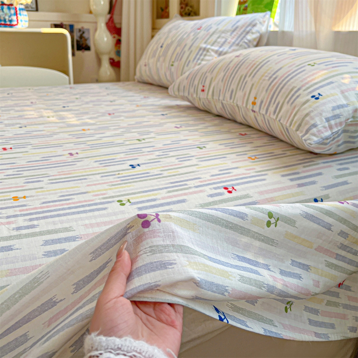 91家纺网 家纺一手货源 找家纺 名兮家居 2026新款全棉纯棉A类双层纱单床单 床单单件 双层纱-彩条樱桃