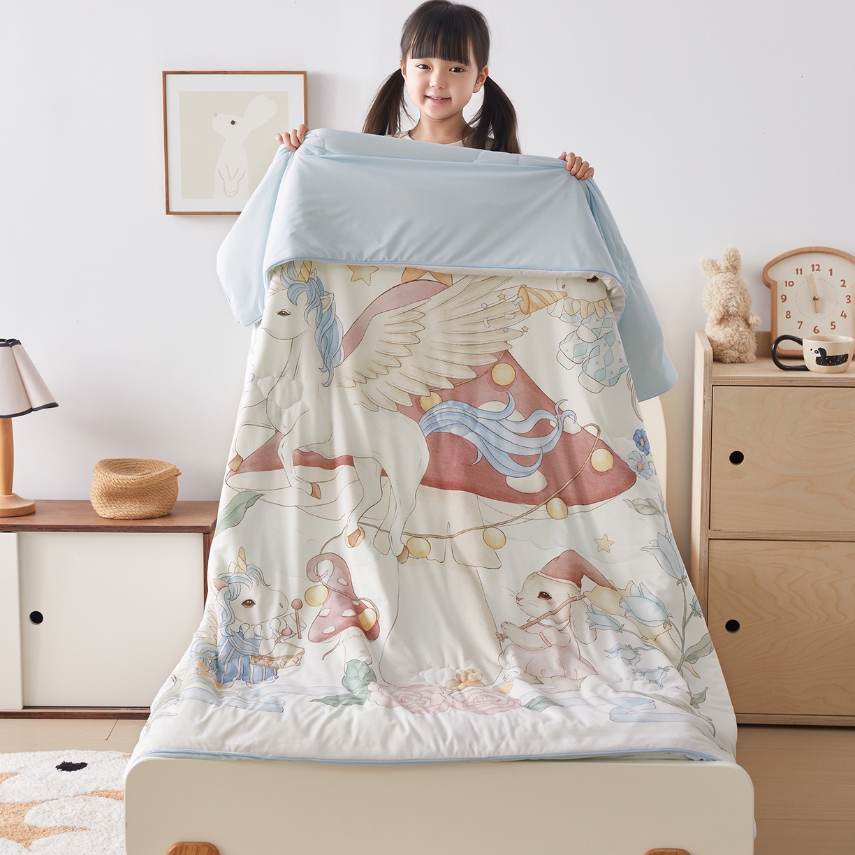 91家纺网 家纺一手货源 找家纺 （总）荷马之梦 2026新款凉凉梦境-原创手绘母婴风针织凉感山茶蚕丝儿童双感夏被夏凉被空调被