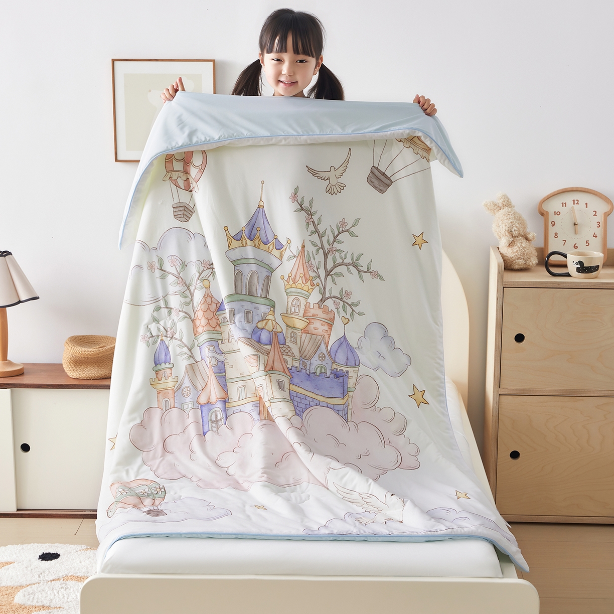 91家纺网 家纺一手货源 找家纺 （总）荷马之梦 2026新款凉凉梦境-原创手绘母婴风针织凉感山茶蚕丝儿童双感夏被夏凉被空调被