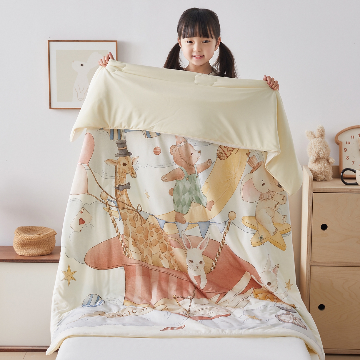 荷马之梦 2026新款凉凉梦境-原创手绘母婴风针织凉感山茶蚕丝儿童双感夏被夏凉被空调被 云上演出