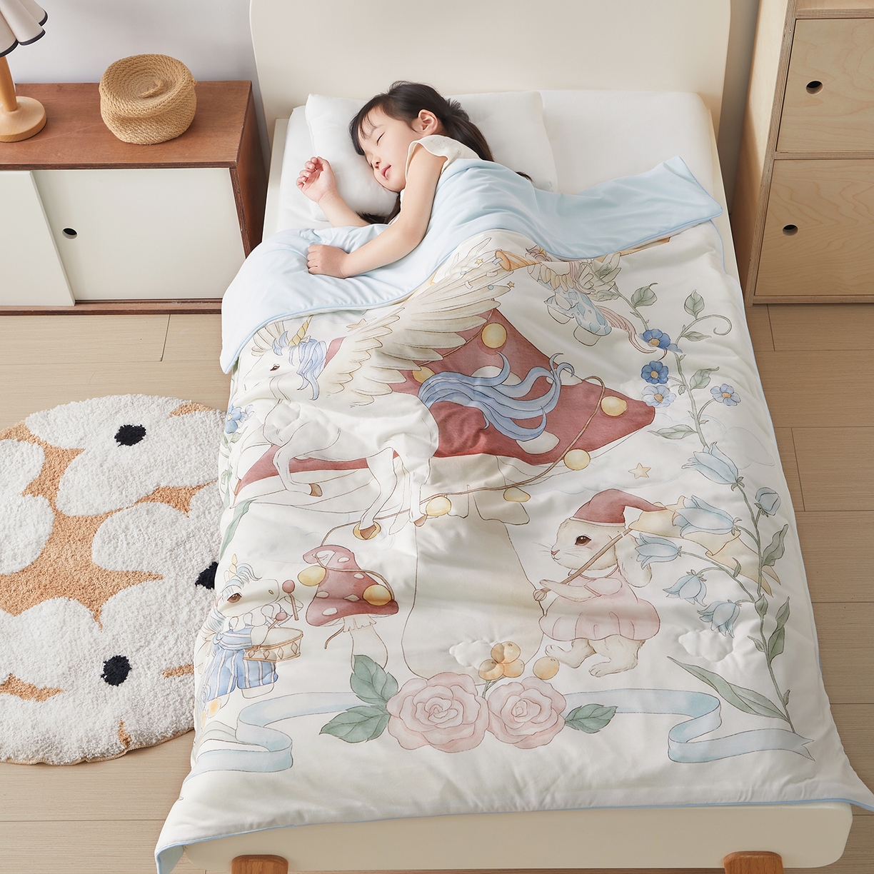 91家纺网 家纺一手货源 找家纺 荷马之梦 2026新款凉凉梦境-原创手绘母婴风针织凉感山茶蚕丝儿童双感夏被夏凉被空调被 蘑菇乐园