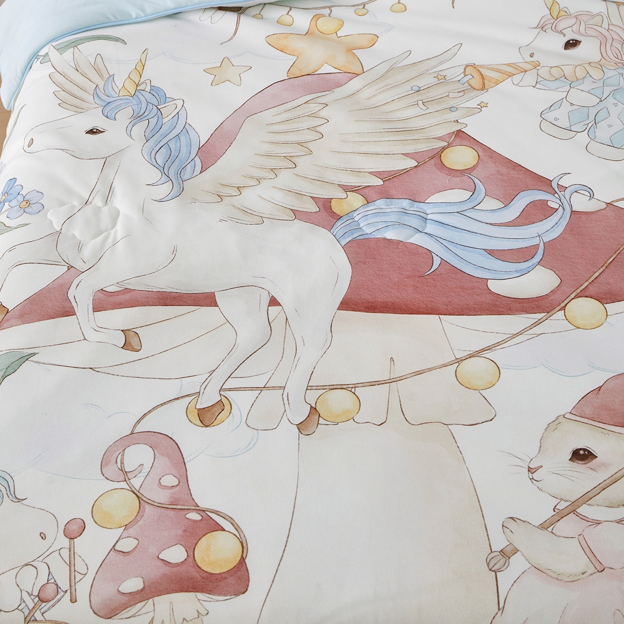 91家纺网 家纺一手货源 找家纺 荷马之梦 2026新款凉凉梦境-原创手绘母婴风针织凉感山茶蚕丝儿童双感夏被夏凉被空调被 蘑菇乐园