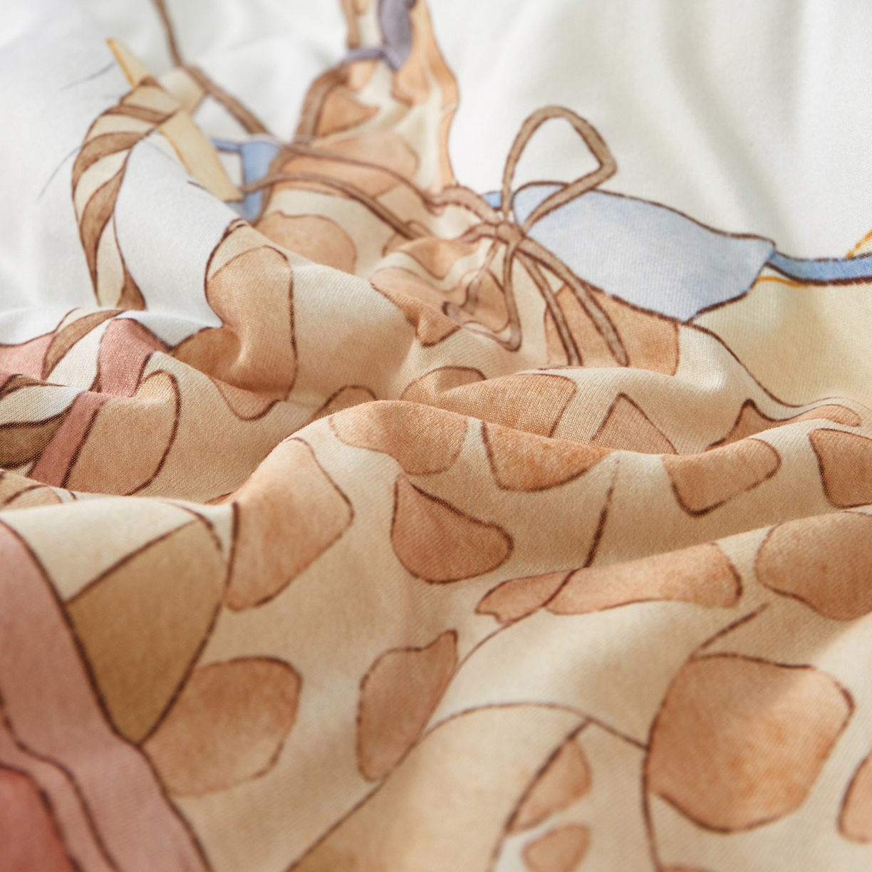 91家纺网 家纺一手货源 找家纺 荷马之梦 2026新款凉凉梦境-原创手绘母婴风针织凉感山茶蚕丝儿童双感夏被夏凉被空调被 云上演出