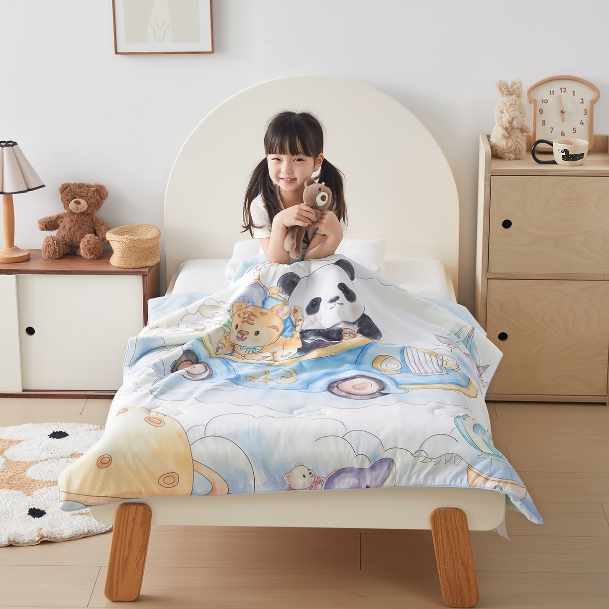 91家纺网 家纺一手货源 找家纺 荷马之梦 2026新款凉凉梦境-原创手绘母婴风针织凉感山茶蚕丝儿童双感夏被夏凉被空调被 跑跑小熊猫