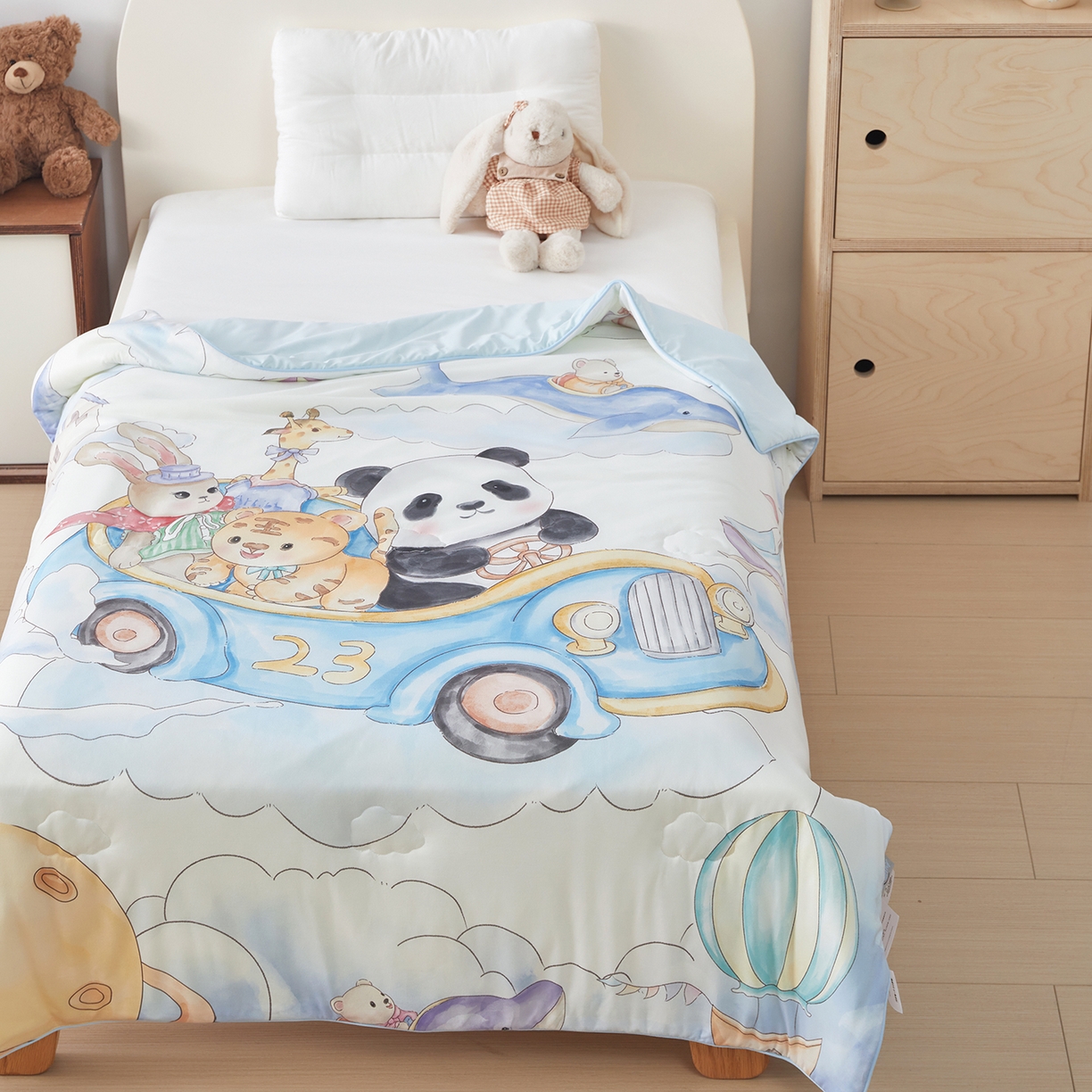 91家纺网 家纺一手货源 找家纺 荷马之梦 2026新款凉凉梦境-原创手绘母婴风针织凉感山茶蚕丝儿童双感夏被夏凉被空调被 跑跑小熊猫