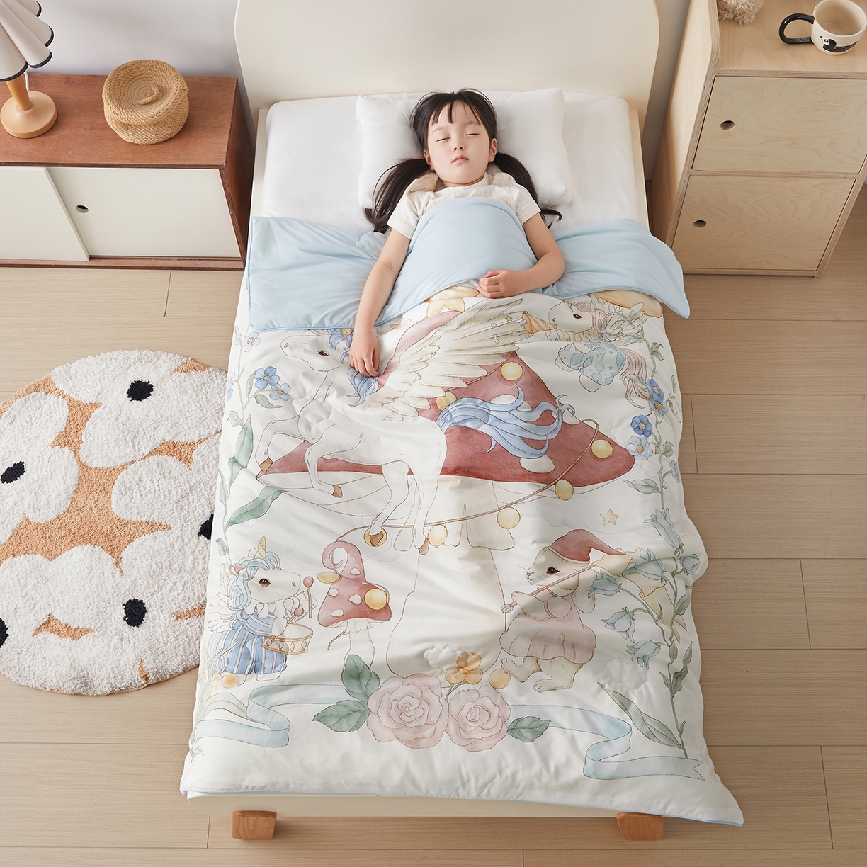 91家纺网 家纺一手货源 找家纺 荷马之梦 2026新款凉凉梦境-原创手绘母婴风针织凉感山茶蚕丝儿童双感夏被夏凉被空调被 蘑菇乐园