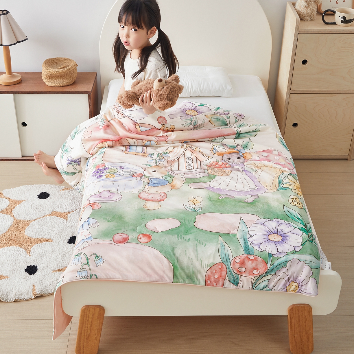 91家纺网 家纺一手货源 找家纺 荷马之梦 2026新款凉凉梦境-原创手绘母婴风针织凉感山茶蚕丝儿童双感夏被夏凉被空调被 蘑菇下午茶