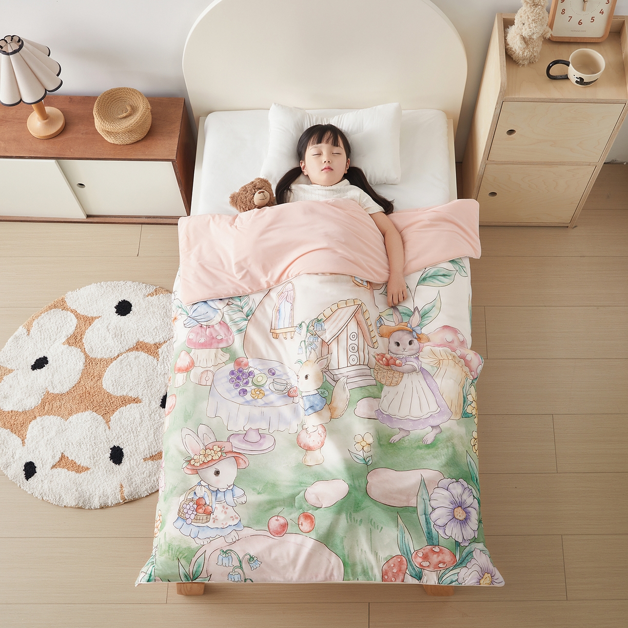 91家纺网 家纺一手货源 找家纺 荷马之梦 2026新款凉凉梦境-原创手绘母婴风针织凉感山茶蚕丝儿童双感夏被夏凉被空调被 蘑菇下午茶