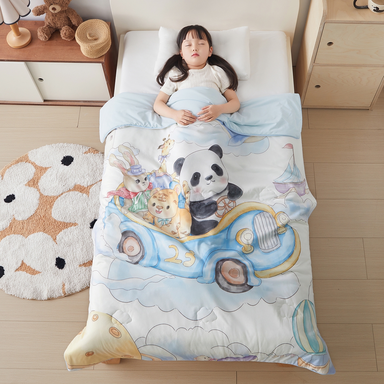 91家纺网 家纺一手货源 找家纺 荷马之梦 2026新款凉凉梦境-原创手绘母婴风针织凉感山茶蚕丝儿童双感夏被夏凉被空调被 跑跑小熊猫