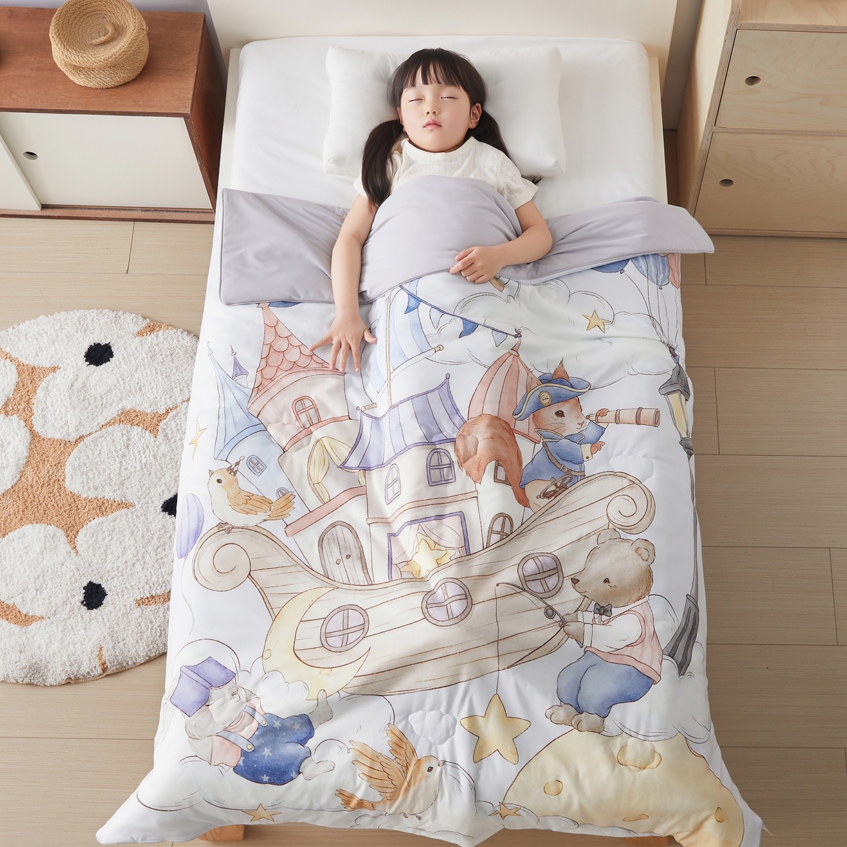 91家纺网 家纺一手货源 找家纺 荷马之梦 2026新款凉凉梦境-原创手绘母婴风针织凉感山茶蚕丝儿童双感夏被夏凉被空调被 云端国度