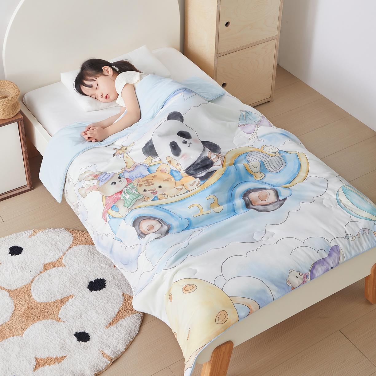 91家纺网 家纺一手货源 找家纺 荷马之梦 2026新款凉凉梦境-原创手绘母婴风针织凉感山茶蚕丝儿童双感夏被夏凉被空调被 跑跑小熊猫