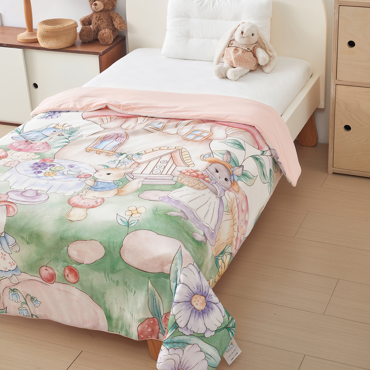 91家纺网 家纺一手货源 找家纺 荷马之梦 2026新款凉凉梦境-原创手绘母婴风针织凉感山茶蚕丝儿童双感夏被夏凉被空调被 蘑菇下午茶