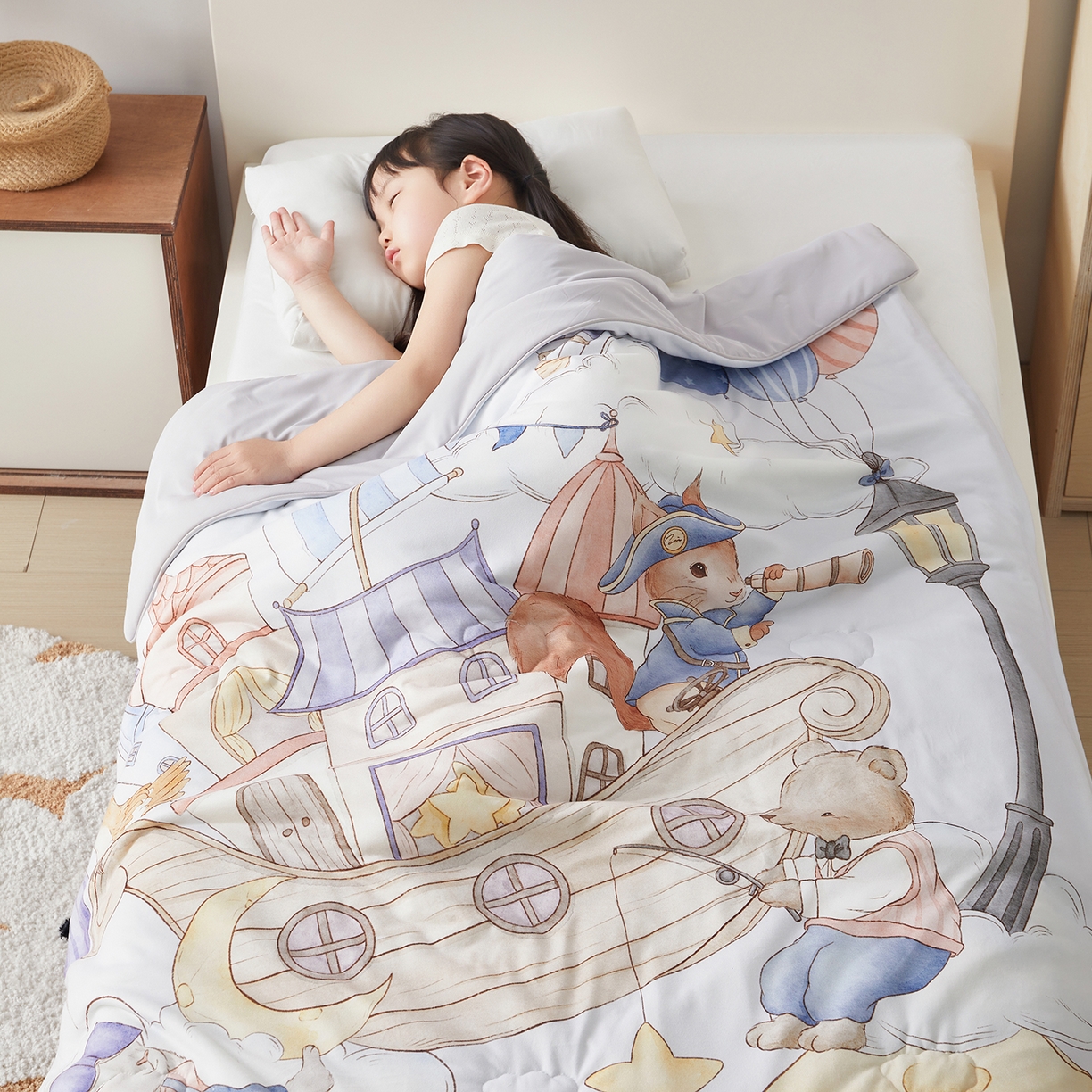 91家纺网 家纺一手货源 找家纺 荷马之梦 2026新款凉凉梦境-原创手绘母婴风针织凉感山茶蚕丝儿童双感夏被夏凉被空调被 云端国度