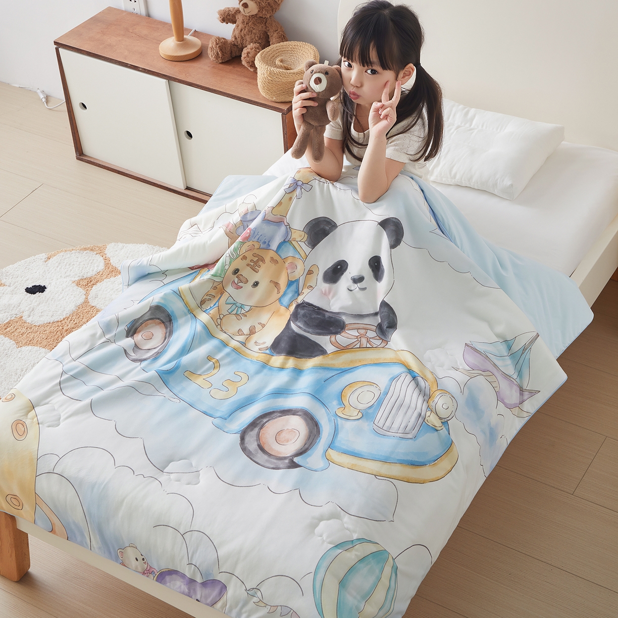 91家纺网 家纺一手货源 找家纺 荷马之梦 2026新款凉凉梦境-原创手绘母婴风针织凉感山茶蚕丝儿童双感夏被夏凉被空调被 跑跑小熊猫