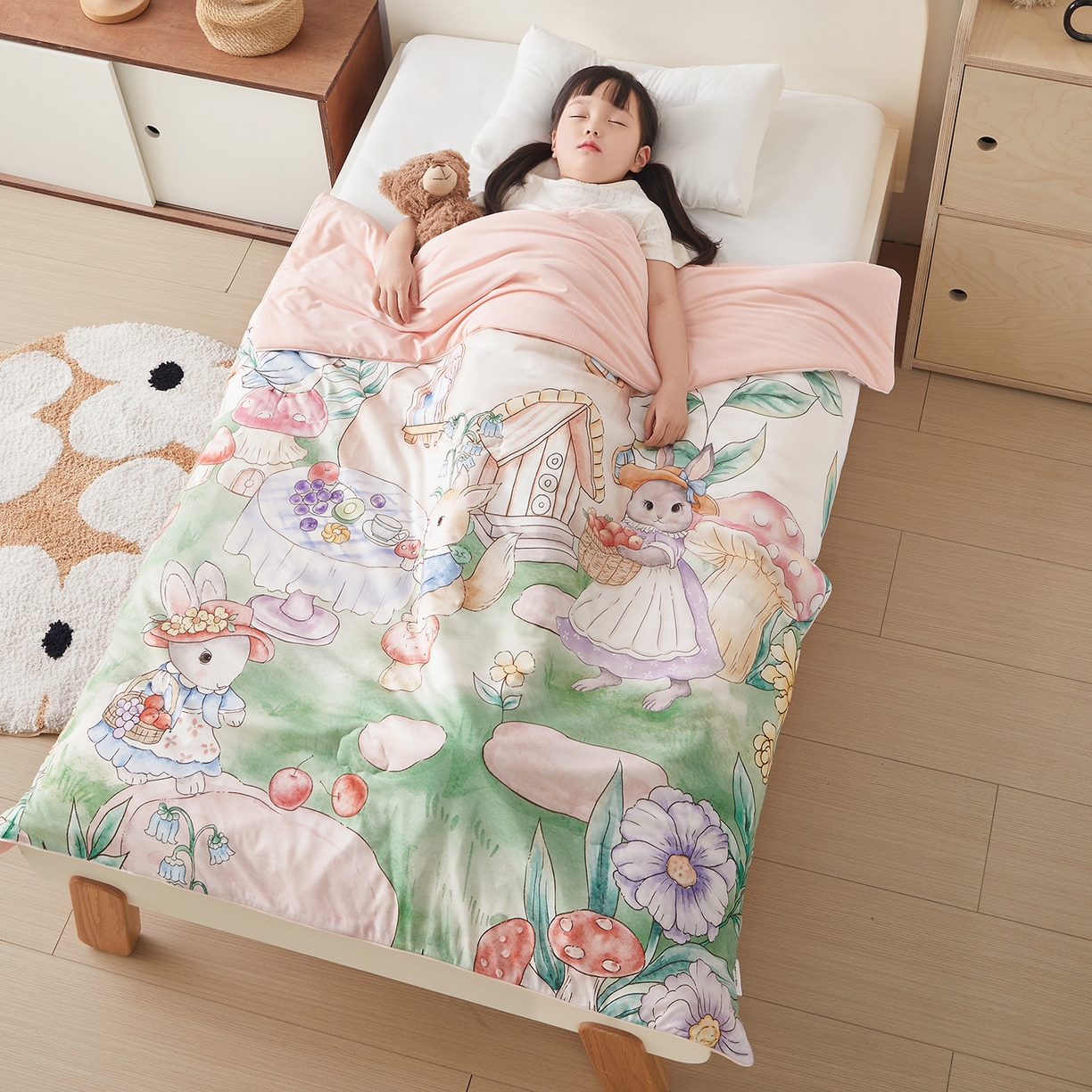 91家纺网 家纺一手货源 找家纺 荷马之梦 2026新款凉凉梦境-原创手绘母婴风针织凉感山茶蚕丝儿童双感夏被夏凉被空调被 蘑菇下午茶